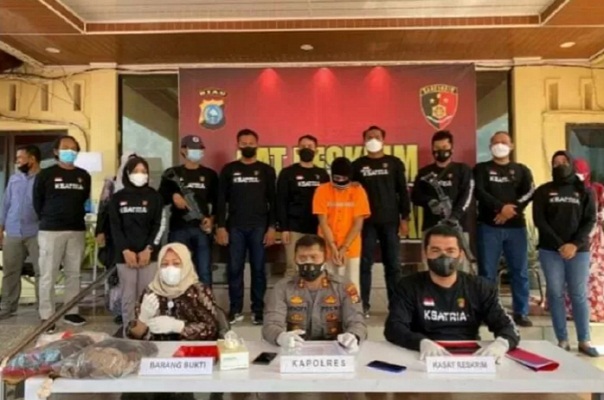 Kapolres Bengkalis AKBP Hendra Gunawan melakukan ekspose terkait diringkusnya pelaku pembunuhan bocah