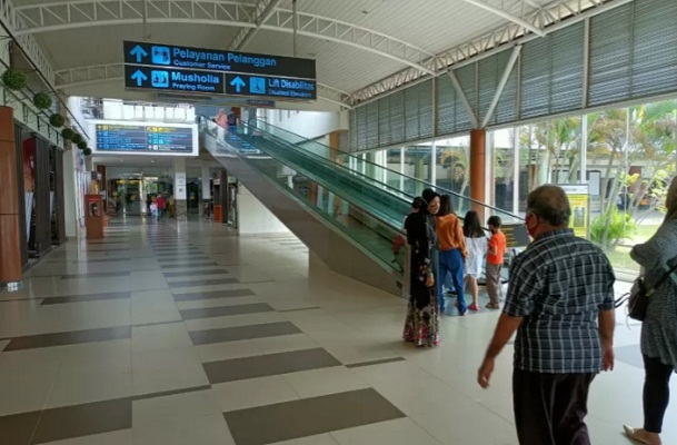 Suasana Bandara Sultan Syarif Kasim dua Pekanbaru mengalami penurunan penumpang pascaPPKM darurat