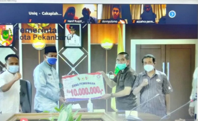 Wali Kota Pekanbaru Firdaus MT di Pekanbaru secara virtual melepas Azzahra ke Olimpiade Tokyo dari cabang renang.