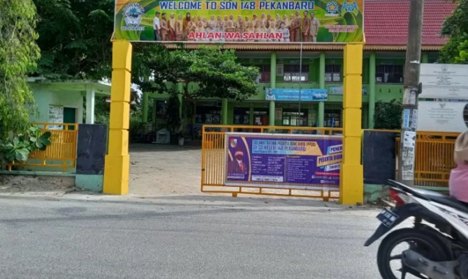 Tampak sebuah SDN di Pekanbaru yang sepi karena semua siswa masih belajar secara daring akibat COVID-19, Pekanbaru.